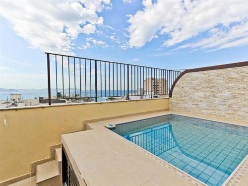 . Charming duplex penthouse with pool, view and close to the beach!