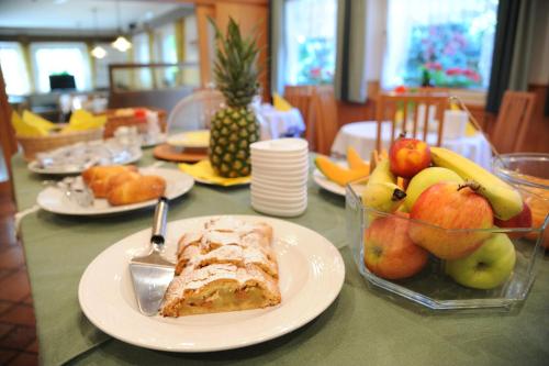 Hotel Pension Schweitzer - image 5
