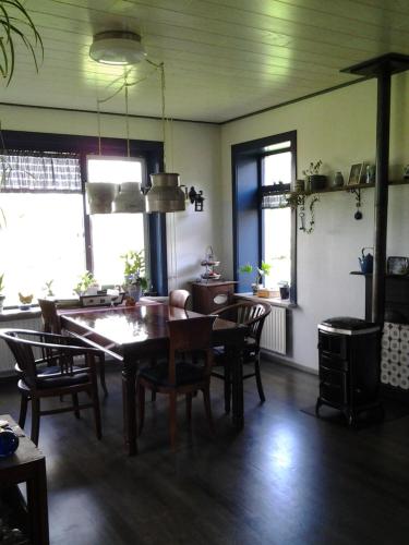Toit ja joogid, Bed & Breakfast “ Gastvrij onthaal “ in Een-West