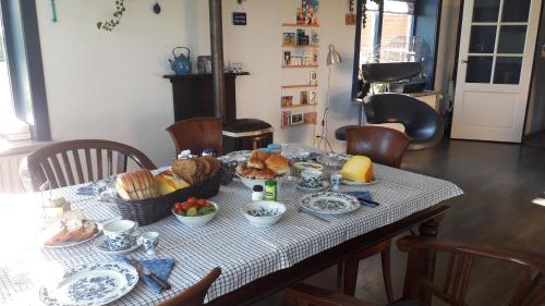 Toit ja joogid, Bed & Breakfast “ Gastvrij onthaal “ in Een-West