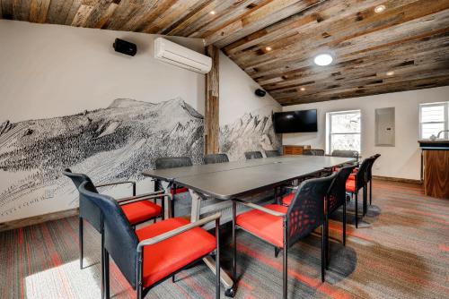 Ortak salon/TV alanı, Boulder Adventure Lodge in Boulder (CO)