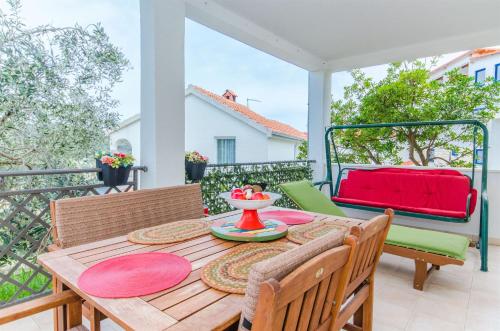  Apartments Radojka in Stomorska