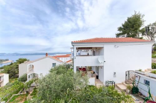  Apartments Radojka in Stomorska