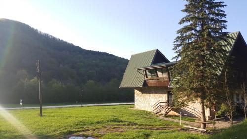 Viesnīcas āriene, Apartmani Košuta (Apartmani Kosuta) in Tjentište