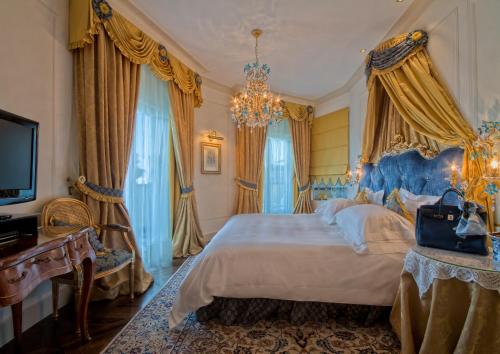 Superior Suite with Lake View