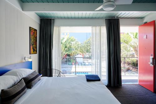 Phoenix Hotel - image 2