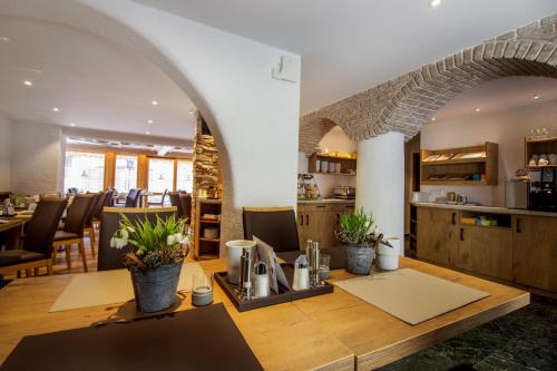 Hotel Alp Inn - image 7