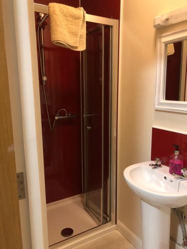 1 Loch Ness Hostel Room Type -  Quadropple Room En-suite to sleep 4