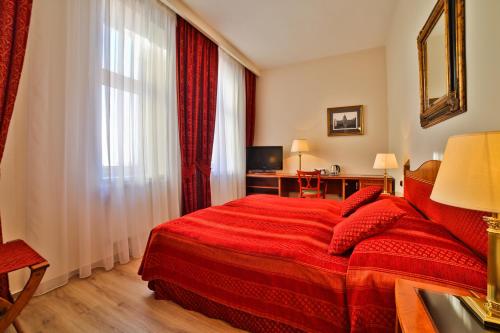 Ariston & Ariston Patio Hotel - image 11