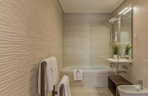 One-Bedroom Apartment with River View image 4