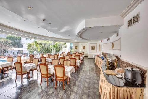 Al Khalidiah Resort - Restaurant