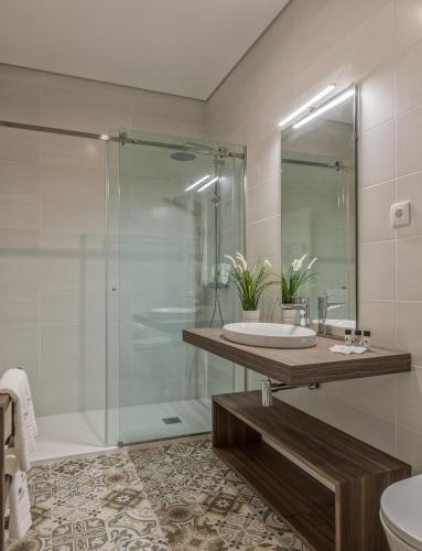 One-Bedroom Apartment image 2