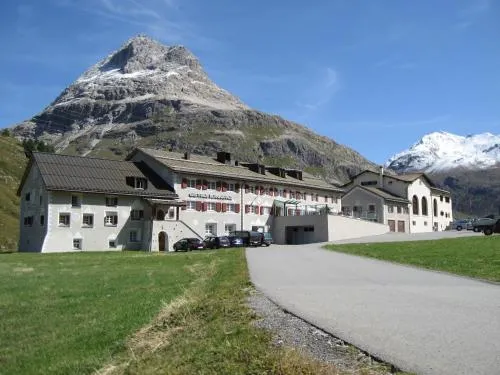 Gasthaus & Hotel Berninahaus in Pontresina, Schweiz