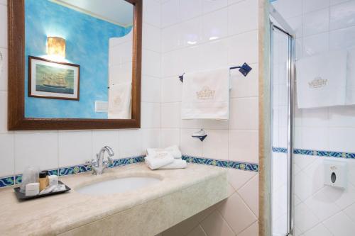 Hotel Poseidonia - image 12