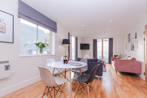 Oxfordshire Living - Oxford Castle - Luxury Apartment