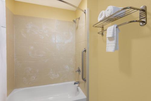Days Inn by Wyndham New Orleans Pontchartrain - image 12