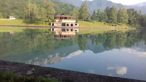 Apartman Košuta 2 (Apartman Kosuta 2) in Tjentište