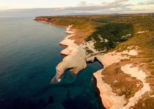 Tuvākā izklaides vieta, Case Davanti al Mare con Ampio Giardino e Parcheggio Gratuito in Cuglieri