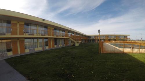 Days Inn by Wyndham Salem - image 5