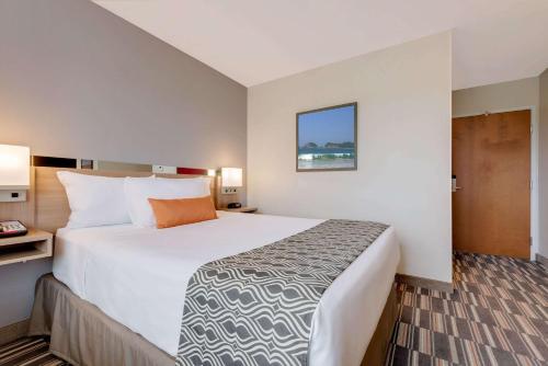 Microtel Inn & Suites by Wyndham Clarion - Tap to explore photos