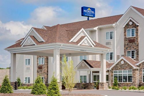Microtel Inn & Suites by Wyndham Clarion in Clarion, USA