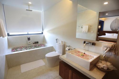 room detail thumbnail 2