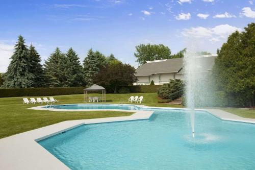 Days Inn by Wyndham Shelburne/Burlington - image 2