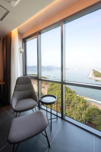 Hotel Brown-dot Sinho Oceanpark in Gangseo-gu