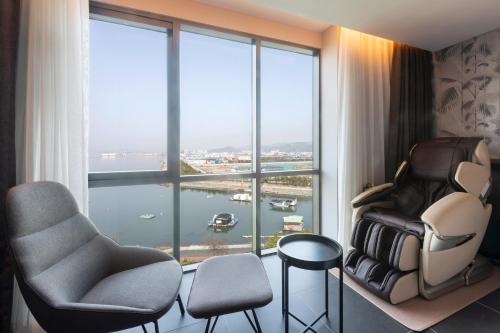 Brown-Dot Hotel Shinho image