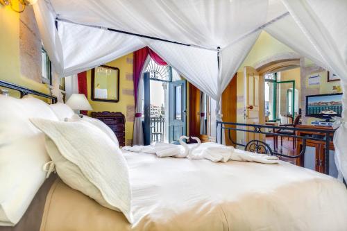 Superior Double Room with Balcony and Sea View image 7