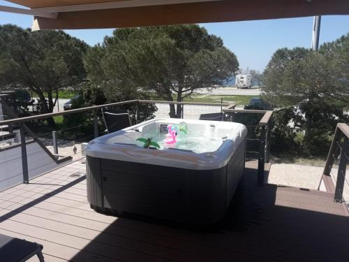 Floating House Adela – Portoroz, MO