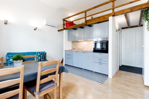  Flexible SelfCheckIns 13 & 14 - Le Petit & Le Grand Zagreb - Centre - New - Apartments Repinc, Ferienwohnung in Zagreb
