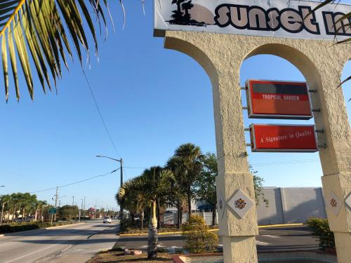 Sunset Inn- Fort Pierce, FL