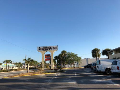 Sunset Inn- Fort Pierce, FL – Fort Pierce, FL