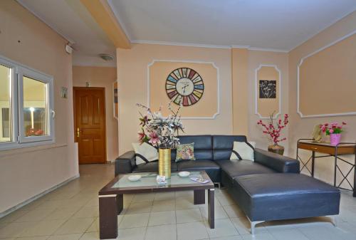 Pelineon Rooms - image 7