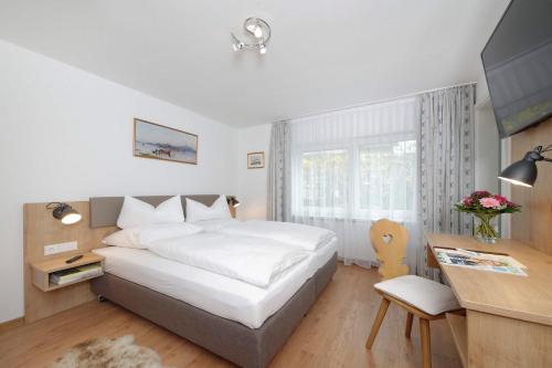 Hotel ChiemseePanorama - image 4