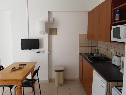 Valentinos Court - image 2