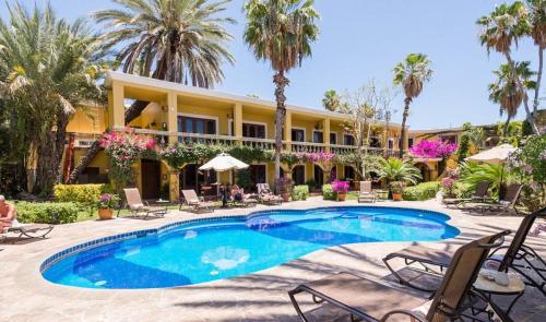 El Encanto Inn & Suites