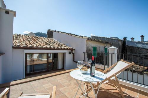 Townhouse on the rocks - image 3