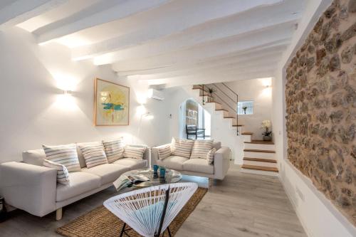 Townhouse on the rocks - main image