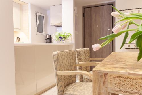 Sweet Suite Flora in Vouliagmeni, Atény (fotografie 10)