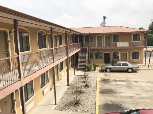 Camino Real Motel - image 6