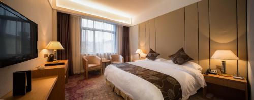 Shaanxi Yongcun Hotel Located in City Center, Shaanxi Yongcun Hotel is a perfect starting point from which to explore Xian. The property has everything you need for a comfortable stay. Daily housekeeping, 24-hour front des