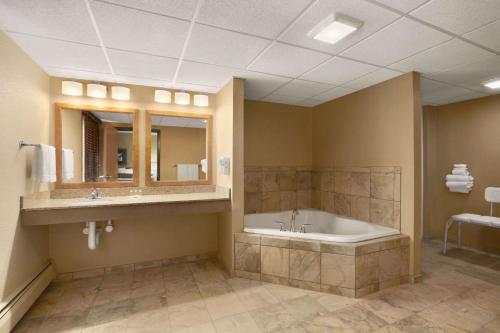 Superior Queen Room - Disability Access/Non-Smoking