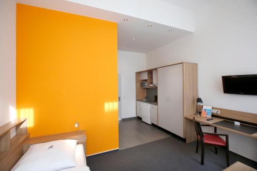 Townhouse Düsseldorf - image 5