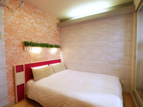 Double Room - Non-Smoking  image 6