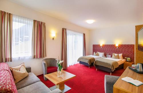 Hotel Garni Chasa Sulai - image 11