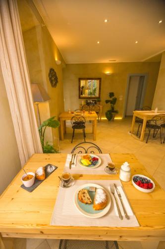 Toit ja joogid, White Lilac Romantic B&B - Adults only in Arona