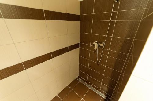 Quadruple Room with Private Bathroom image 5