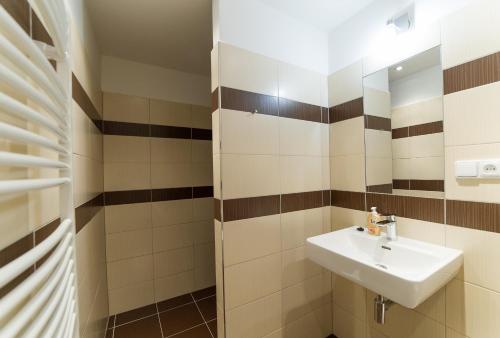 Quadruple Room with Private Bathroom image 3